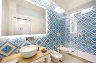 Phòng tắm bên trong Melrose Sorrento
