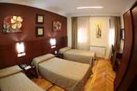 Phòng ngủ Hostal Sol Square Madrid