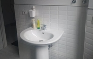 In-room Bathroom 7 Casale Collina