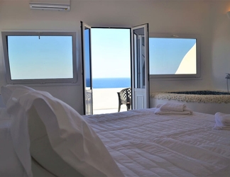 Bedroom 2 Golden Beach Resort Anafi