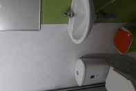 Toilet Kamar Hotel Bucarest