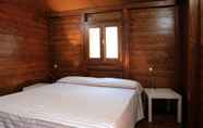 Bedroom 3 Villaggio Camping Calapineta