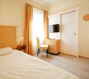 Bedroom 2 Hotel Garni Golf