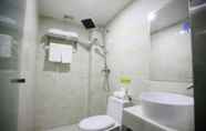 Toilet Kamar 4 Nanchang MY Hotel