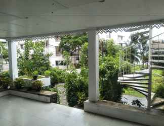 Lobby 2 White House Mountian Beach Resort