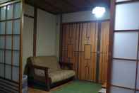 Ruang Umum Small World Guest House - Hostel