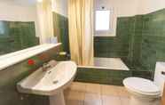 Toilet Kamar 7 Apartment Arcos H-1