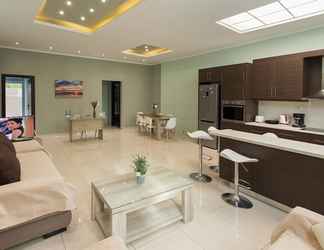 ล็อบบี้ 2 Creta Nostos Luxury Apartment