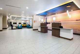 Lobi 4 La Quinta Inn & Suites by Wyndham Buffalo Amherst