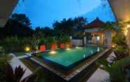 Kolam Renang 4 Avisaravilla and Guest House