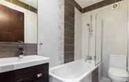 Toilet Kamar 4 Chique Family 2 Bed Apartment