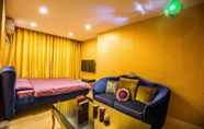 Kamar Tidur 4 Crosme Theme Hotel