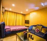 Kamar Tidur 4 Crosme Theme Hotel