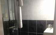 In-room Bathroom 7 Fasthotel Toulouse Muret