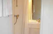 In-room Bathroom 6 Fasthotel Toulouse Muret