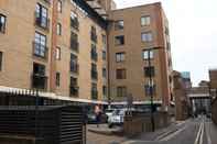 Luar Bangunan The Bateman's Shoreditch 2 Bed Flat by BaseToGo