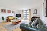 Ruang untuk Umum The Bateman's Shoreditch 2 Bed Flat by BaseToGo