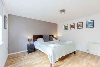 Bilik Tidur 4 The Bateman's Shoreditch 2 Bed Flat by BaseToGo