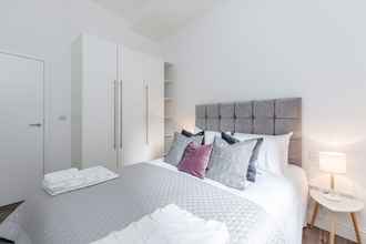 Bedroom 4 Soho Apartments by BaseToGo