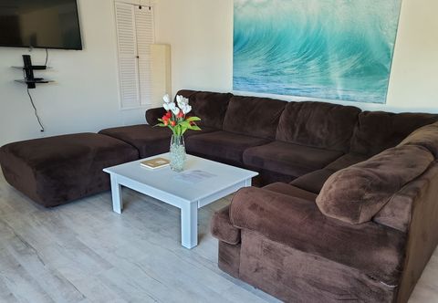 Lain-lain Main Street Rooftop 3 Bedroom Condo by Redawning