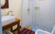 Toilet Kamar 6 Talisay Boutique Hotel