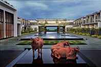 Swimming Pool Sheraton Grand Chennai Resort & Spa