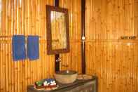 Toilet Kamar Gili Shack 58 Bed & Breakfast