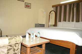 Kamar Tidur 4 Hotel Tathagat Inn