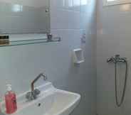 In-room Bathroom 5 Psili Ammos