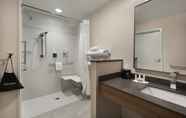 Phòng tắm bên trong 3 Fairfield Inn & Suites by Marriott Shelby