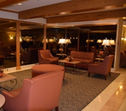 Lobby 5 Jockey Club Suites