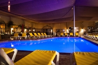 Swimming Pool Jockey Club Suites