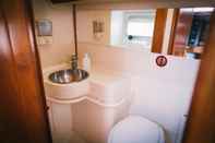 In-room Bathroom Sheliak boat and breakfast