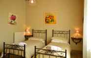 Bedroom 5 Bed & Tours