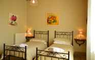 Bedroom 5 Bed & Tours