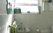 In-room Bathroom 6 Leysdown Chalet 39