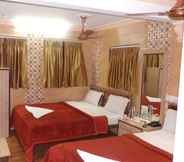 Bedroom 5 Hotel Shadab Palace
