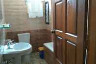 In-room Bathroom Shwe Yone Minn Hotel