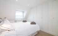 Kamar Tidur 3 Contemporary 1 Bedroom Flat in Fulham near The Thames