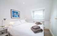 Kamar Tidur 4 Contemporary 1 Bedroom Flat in Fulham near The Thames