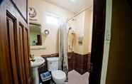 In-room Bathroom 6 Fahluang Residence