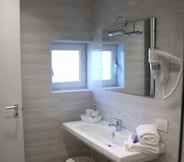 In-room Bathroom 2 Sotto le Stelle Ai Decumani