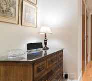 Kamar Tidur 3 A Place Like Home - Elegant Apartment near Green Park