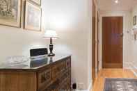 Kamar Tidur A Place Like Home - Elegant Apartment near Green Park