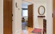 Kamar Tidur 6 A Place Like Home - Elegant Apartment near Green Park