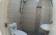 In-room Bathroom 7 Beinte Singko de Marso Apartments