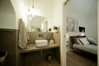 In-room Bathroom Sotrani