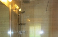 In-room Bathroom 4 Apartments in Aparthotel Artur