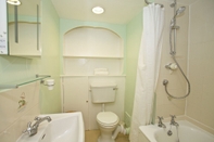 In-room Bathroom A Place Like Home - Two Bedroom Apartment in Knightsbridge