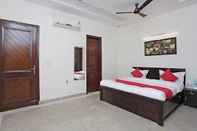 Bilik Tidur Orchid Suites Noida